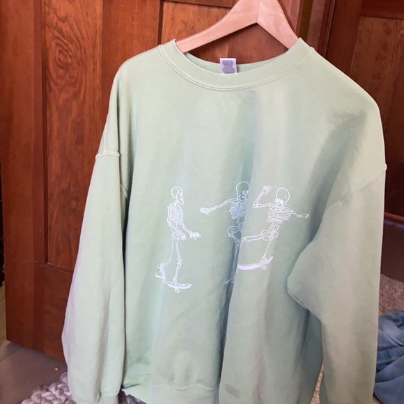 urban outfitters green skeleton sweatshirt